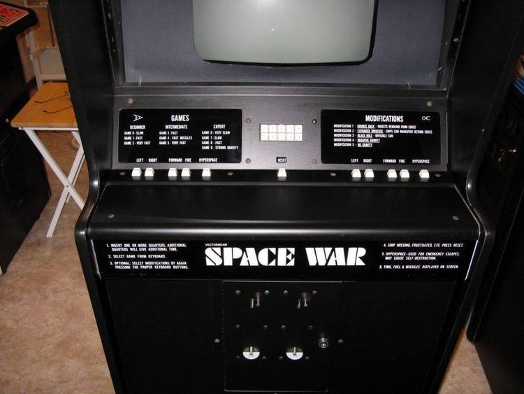 Gravity Wars arcade game. Looks like the old SpaceWar games.