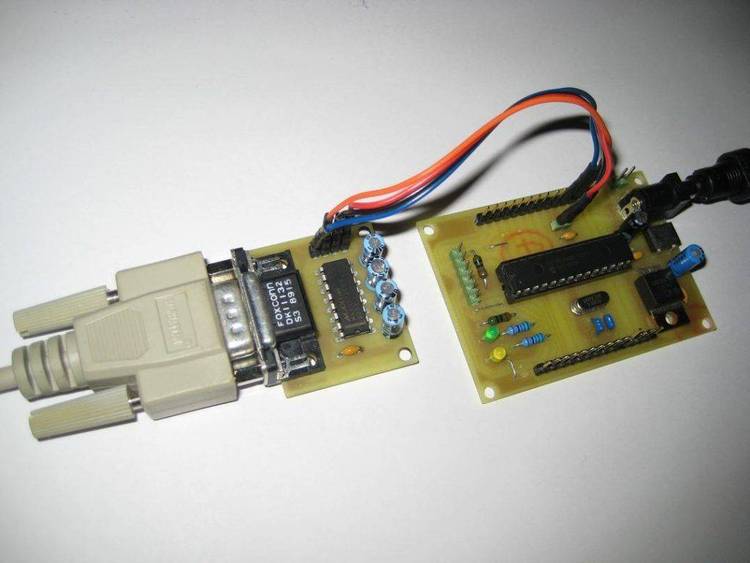 Simple tutor for RS232 communications.