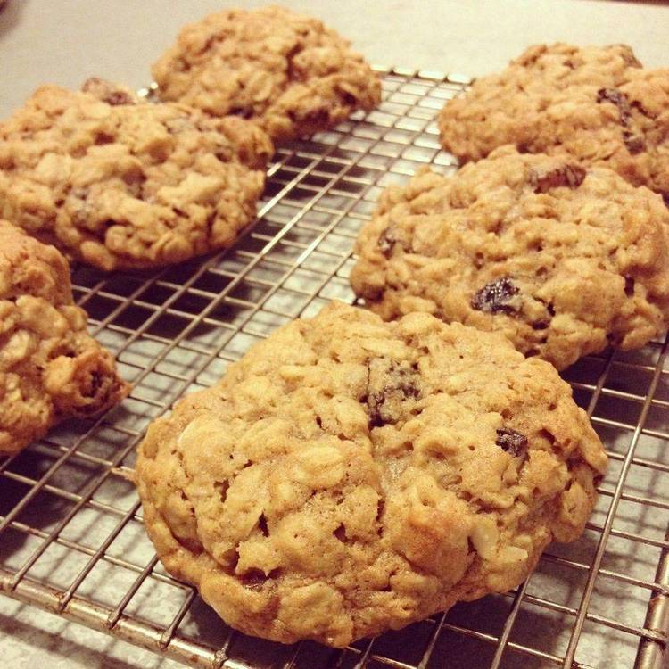 Mrs. Fields recipe for oatmeal cookies.
